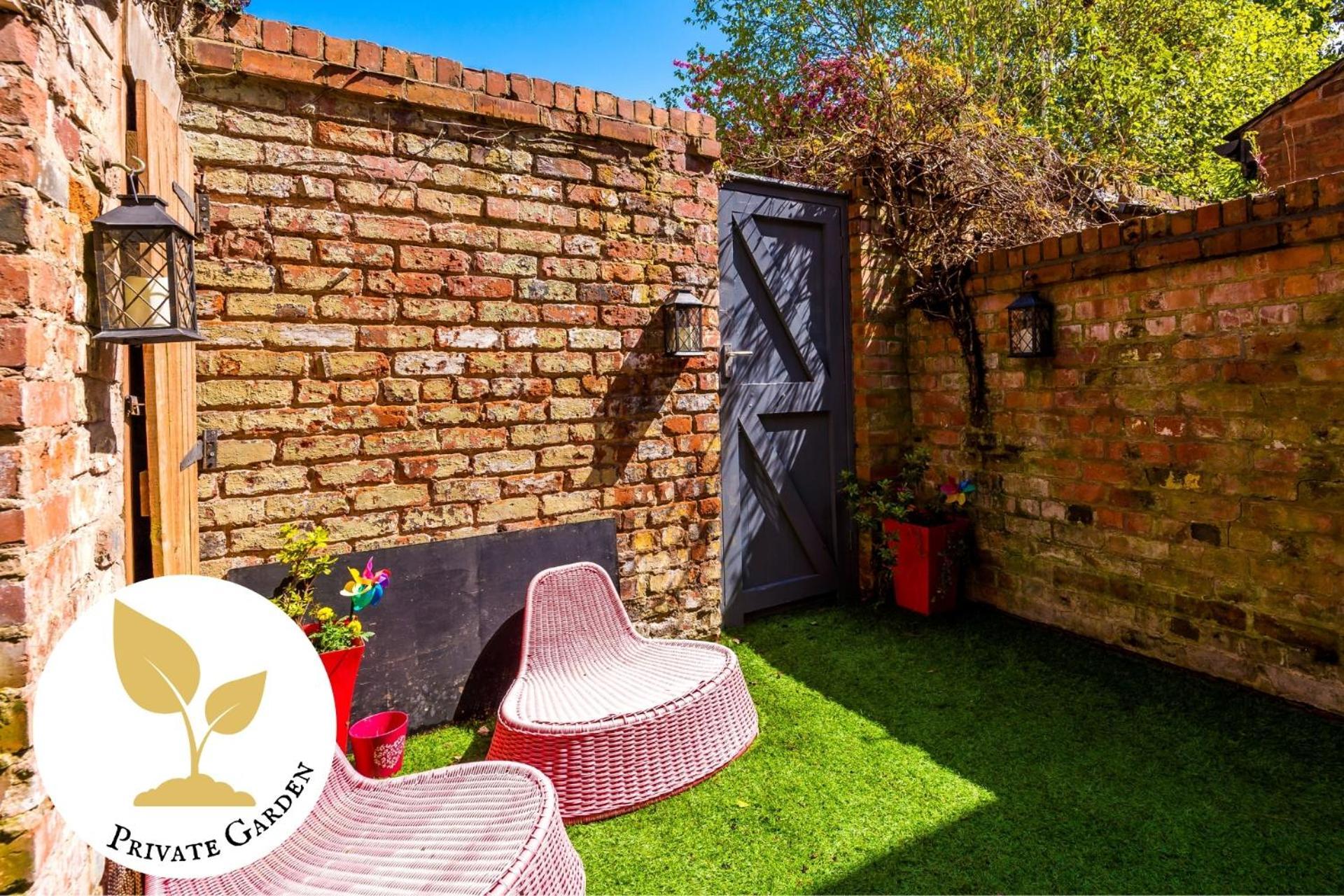 Enjoy The Pause Holiday Home, A Quiet City Centre, 2 Double Bed, Free Parking, Manchester Airport 50 Min Drive تشيستر المظهر الخارجي الصورة