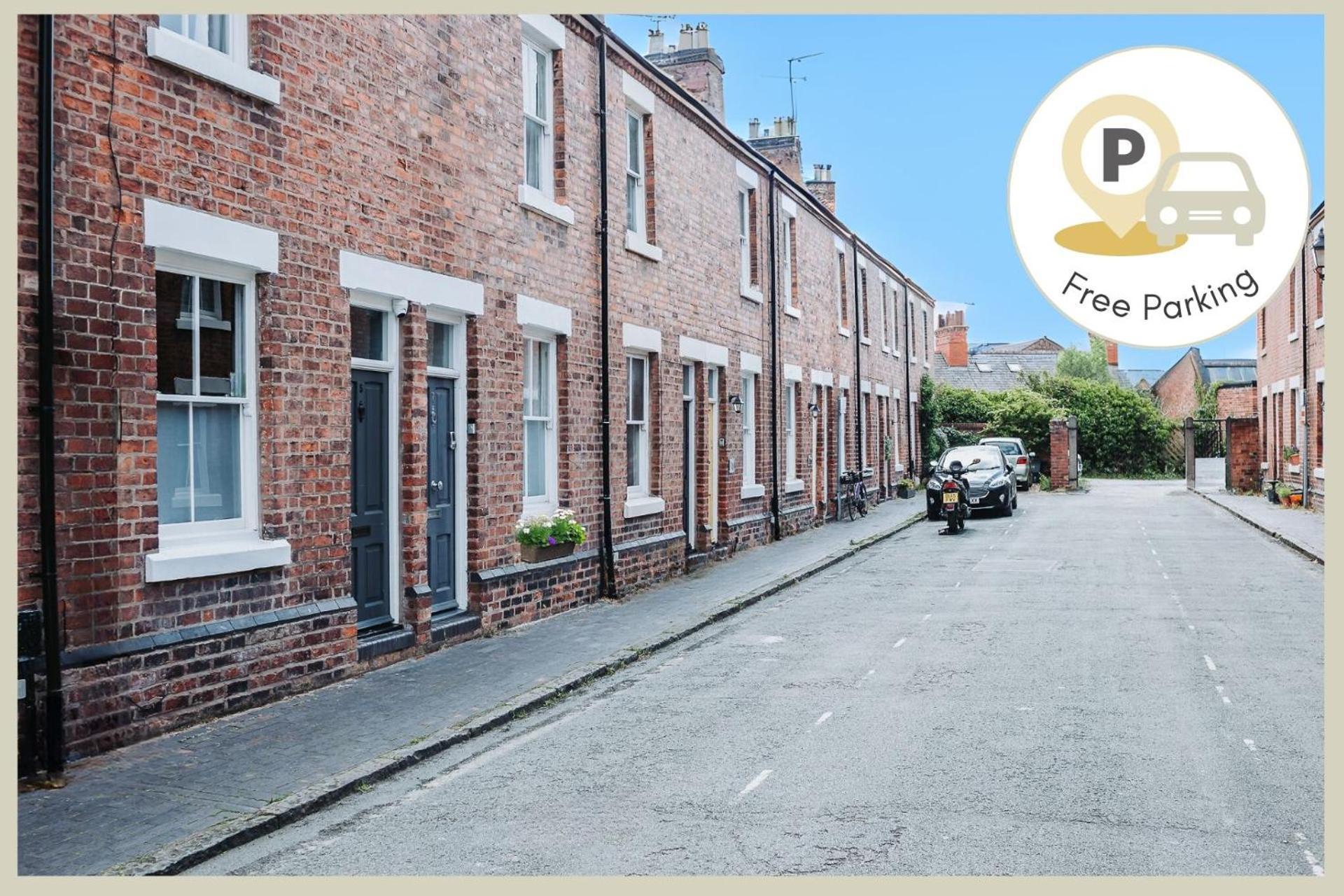 Enjoy The Pause Holiday Home, A Quiet City Centre, 2 Double Bed, Free Parking, Manchester Airport 50 Min Drive تشيستر المظهر الخارجي الصورة